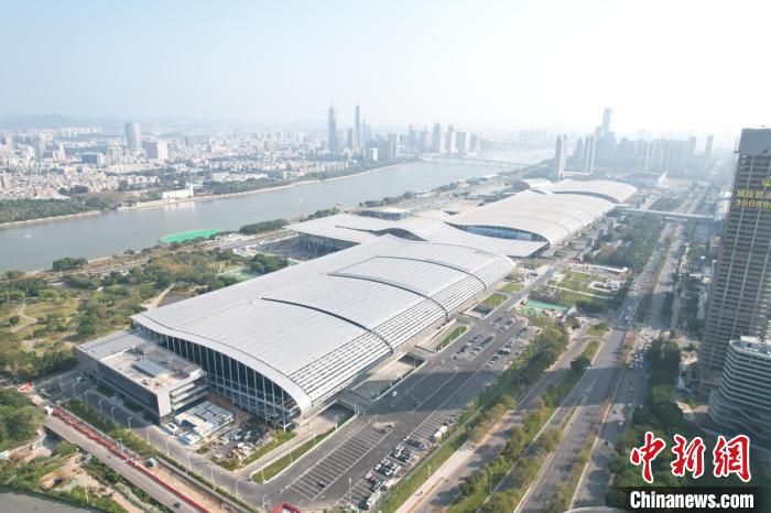 廣交會展館四期項(xiàng)目建設(shè)重啟現(xiàn)場一派繁忙